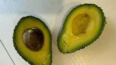Kann man eine dunkle Avocado essen und wann sollte man sie wegwerfen?
